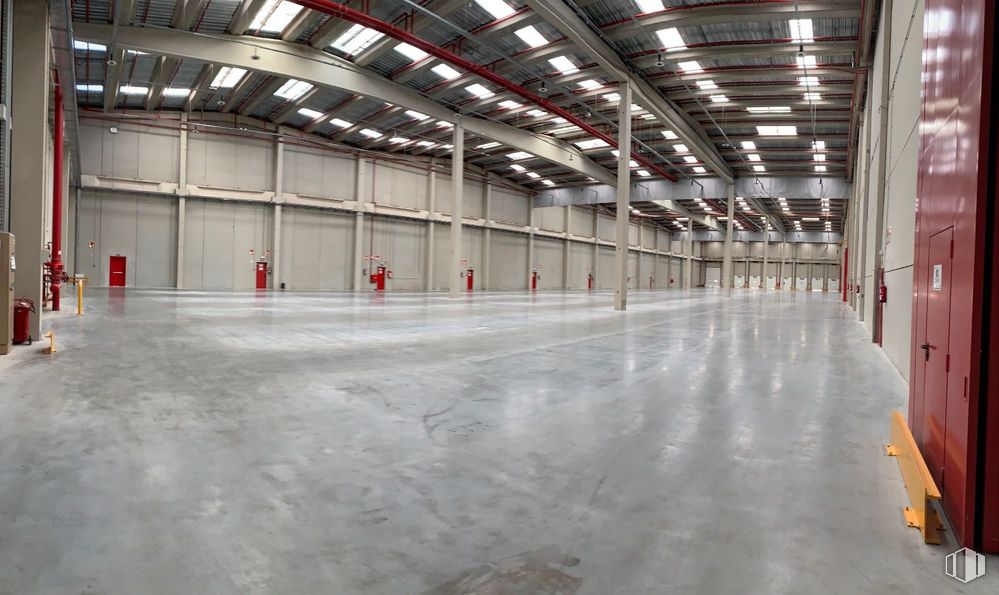 Industrial for rent at Prologis Park Camarma, Zona empresarial, Camarma de Esteruelas, Madrid, 28816 with floor, flooring, composite material, ceiling, warehouse, concrete, hall, building material, factory and steel around