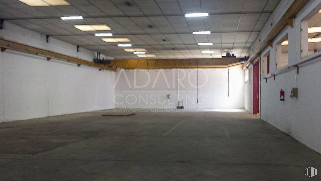 Nave en venta en Zona industrial, Humanes de Madrid, Madrid, 28970 con lámpara, edificio, hall, suelos, techo, aparcamiento, hormigón, asfalto, evento y aparcamiento alrededor