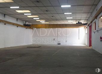 Nave en venta en Zona industrial, Humanes de Madrid, Madrid, 28970 con lámpara, edificio, hall, suelos, techo, aparcamiento, hormigón, asfalto, evento y aparcamiento alrededor