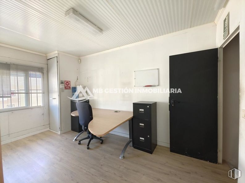 Industrial for sale at Polígono Industrial Villa Azaña, Numancia de la Sagra, Toledo, 45230 with desk, window, filing cabinet, wardrobe, door, building, fixture, cabinetry, drawer and interior design around