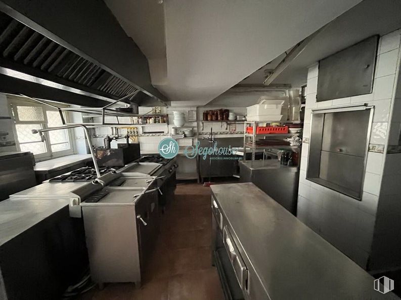 Local en venta en Calle Cronista Lecea, Segovia, 40001 con encimera, edificio, interiorismo, ventana, cocina, suelos, techo, casa, diseño automovilístico y habitación alrededor