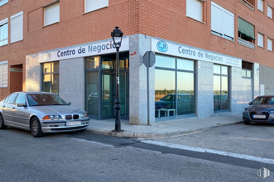 Oficina en alquiler en Calle Granja, 11, Seseña, Toledo, 45224 con coche, edificio, luz de estacionamiento automotriz, propiedad, neumático, rueda, vehículo, ventana, placa de matrícula del vehículo, iluminación automotriz y vehículo de motor alrededor