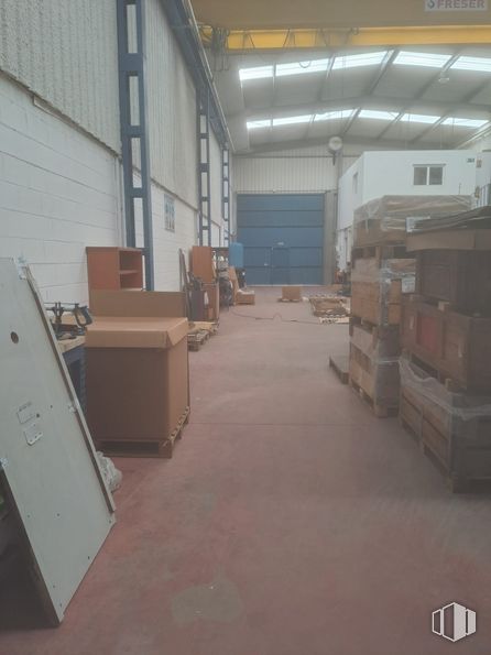 Industrial for rent at Calle Fresadores, Camarma de Esteruelas, Madrid, 28816 with wood, shipping box, floor, flooring, package delivery, gas, building, hardwood, packaging and labeling and carton around