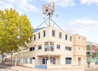 Industrial for sale at Calle Alquimia, 12, Móstoles, Madrid, 28933 with building, window, sky, cloud, daytime, property, tree, neighbourhood, facade and residential area around