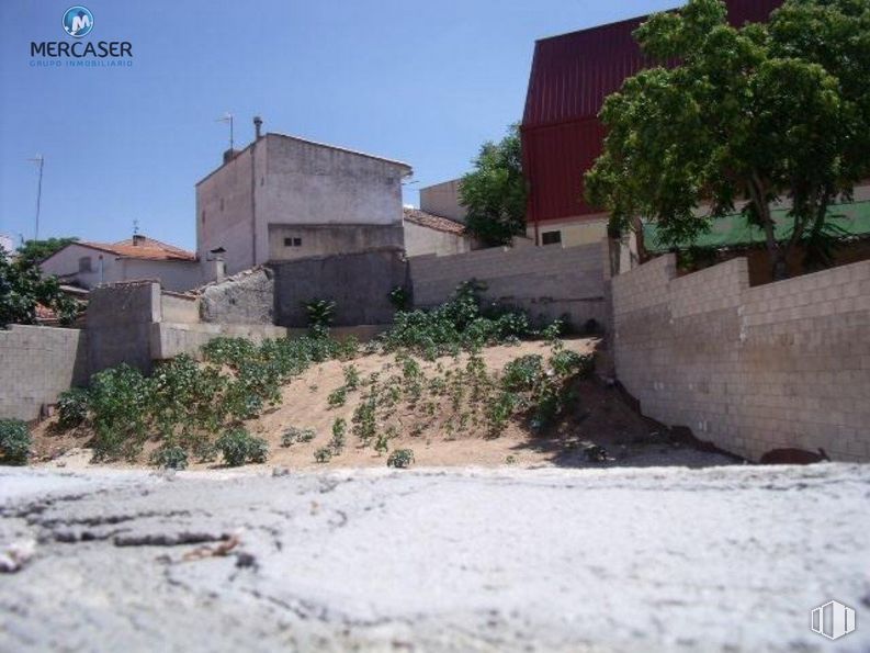 Land for sale at Zona Centro, Cabanillas del Campo, Guadalajara, 19171 with building, sky, plant, land lot, tree, wall, landscape, house, window and road surface around