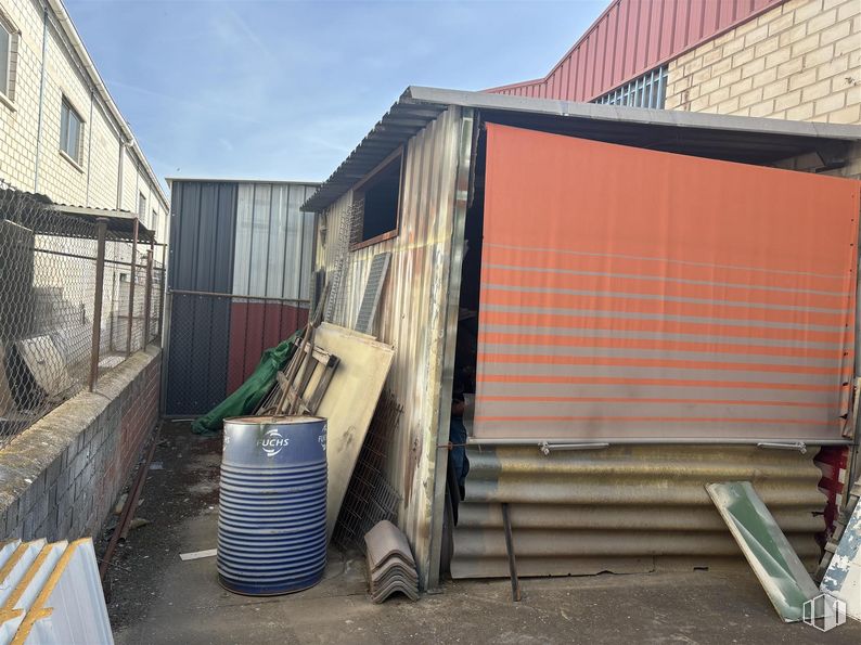 Industrial for sale at Avenida Yeseras, Valdemoro, Madrid, 28341 with window, property, sky, wood, building, road surface, stairs, real estate, composite material and gas around