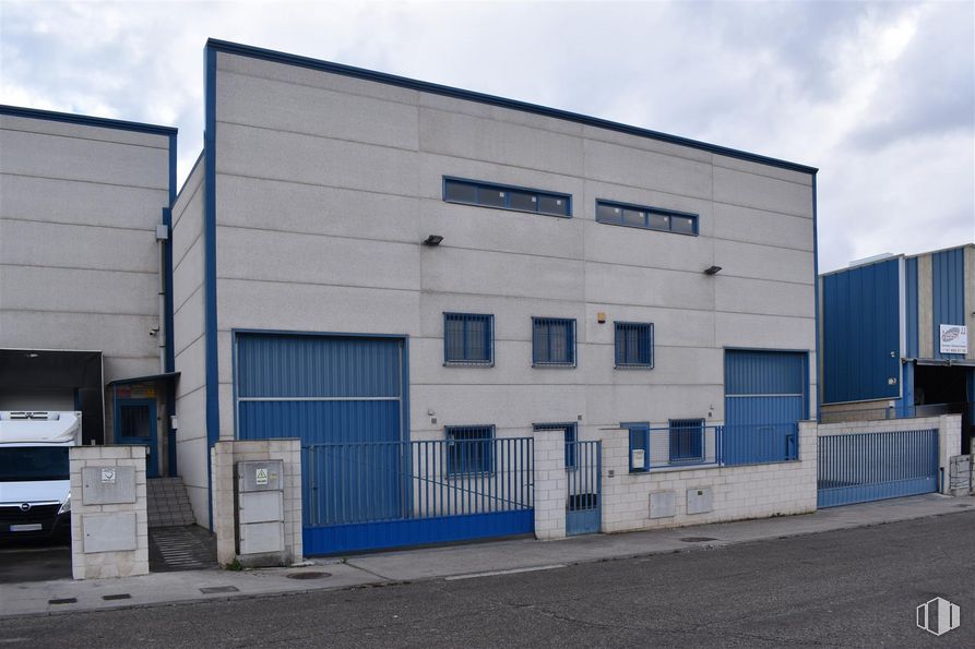 Nave en venta en Calle Industria, 12, Camarma de Esteruelas, Madrid, 28816 con edificio, ventana, cielo, nube, accesorio, asfalto, fachada, gas, edificio comercial y material compuesto alrededor