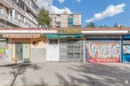 Retail for sale at Calle Humanes, 3, Puente de Vallecas, Madrid, 28038 with building, cloud, sky, plant, blue, window, asphalt, neighbourhood, house and residential area around