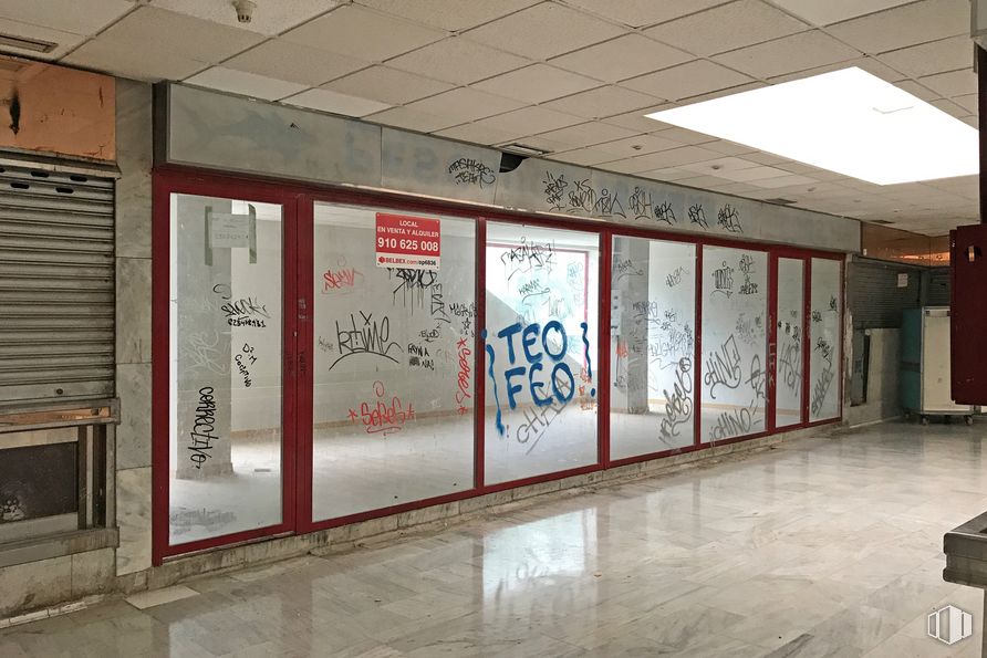 Local en alquiler y venta en Centro Comercial El Parque , Calle Silicio, 10, Torrejón de Ardoz, Madrid, 28850 con edificio, arte, piso, suelo, escritura a mano, fuente, área metropolitana, ciudad, vidrio y techo alrededor