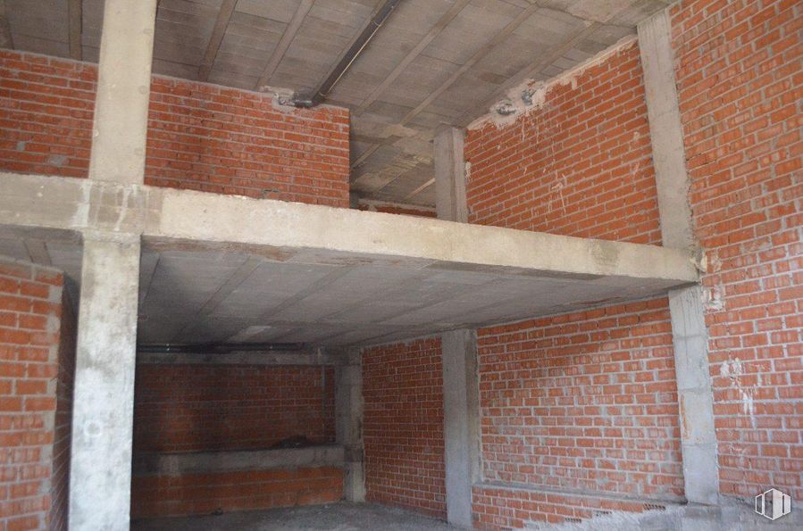 Retail for rent at Calle Real, Las Rozas de Madrid, Madrid, 28230 with building, wood, brickwork, brick, fixture, building material, house, composite material, shade and facade around