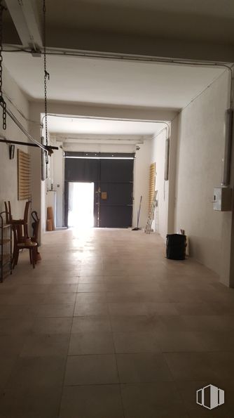 Retail for sale at Calle Cerrillo San Roque, Talavera de la Reina, Toledo, 45600 with chair, flooring, floor, wood, ceiling, tile flooring, hall, hardwood, wood stain and plywood around