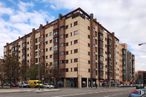 Retail for sale & for rent at Calle Alfonso Gómez, 59, San Blas - Canillejas, Madrid, 28037 with building, car, cloud, sky, land vehicle, property, window, street light, vehicle and tower block around