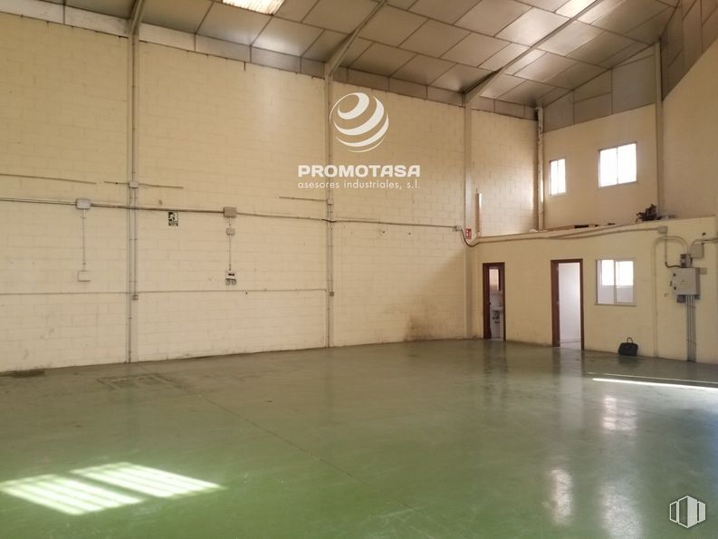 Nave en alquiler en Zona industrial, Mejorada del Campo, Madrid, 28840 con ventana, puerta, edificio, pabellón, suelo, suelos, madera, hall, techo y habitación alrededor