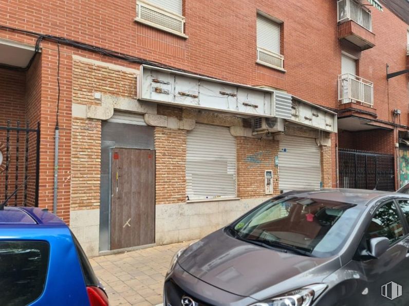 Retail for sale at Calle Felipe II, Parla, Madrid, 28980 with car, window, door, automotive exterior, automotive lighting, automotive parking light, automotive tail & brake light, family car, car door and parking around