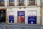 Retail for sale at Calle Carranza, 15, Centro, Madrid, 28004 with window, building, font, facade, real estate, city, wood, signage, rectangle and street around