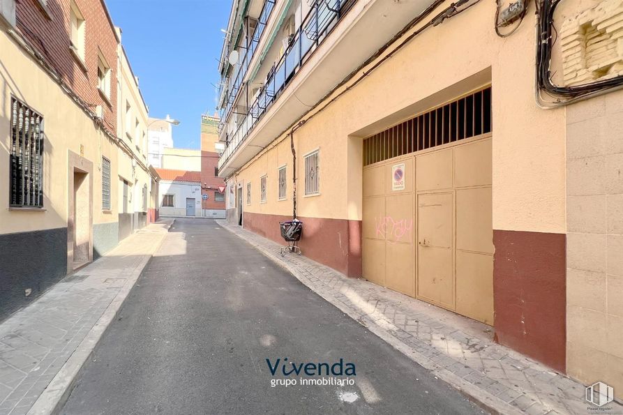 Local en venta en Zona Villaverde Alto, Villaverde, Madrid, 28021 con edificio, superficie de la carretera, carretera, calle, barrio, asfalto, ciudad, zona residencial, acera y asentamiento humano alrededor