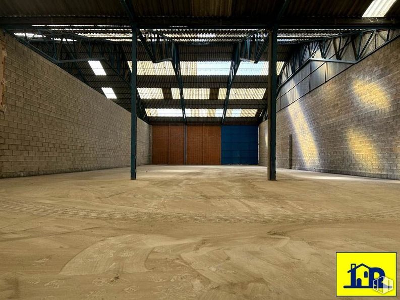 Industrial for rent at Avenida Cruz Roja, Cuenca, 16002 with door, building, wood, interior design, floor, hall, flooring, shade, tints and shades and beam around