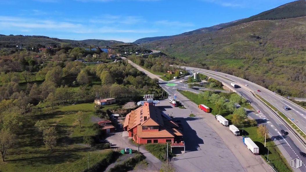 Local en venta en A1 Somosierra, Horcajo de la Sierra, Madrid, 28755 con carretera, coche, asfalto, carretera, coche familiar, viaje por carretera, vehículo de lujo y autopista de acceso controlado alrededor