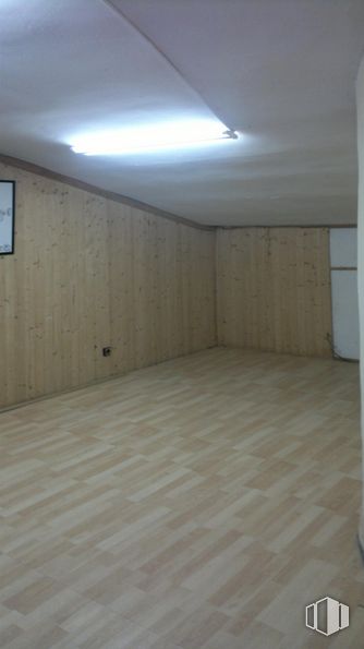 Local en alquiler en Calle Francisco Iglesias, Puente de Vallecas, Madrid, 28038 con lámpara, alumbrado, madera, edificio, accesorio, suelos, suelo, marco, madera dura y material compuesto alrededor