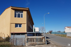 Industrial for sale at Calle de la Calera, El Barco de Ávila, Ávila, 05600 with window, building, house, street light, sky, plant, land lot, road surface, wood and asphalt around