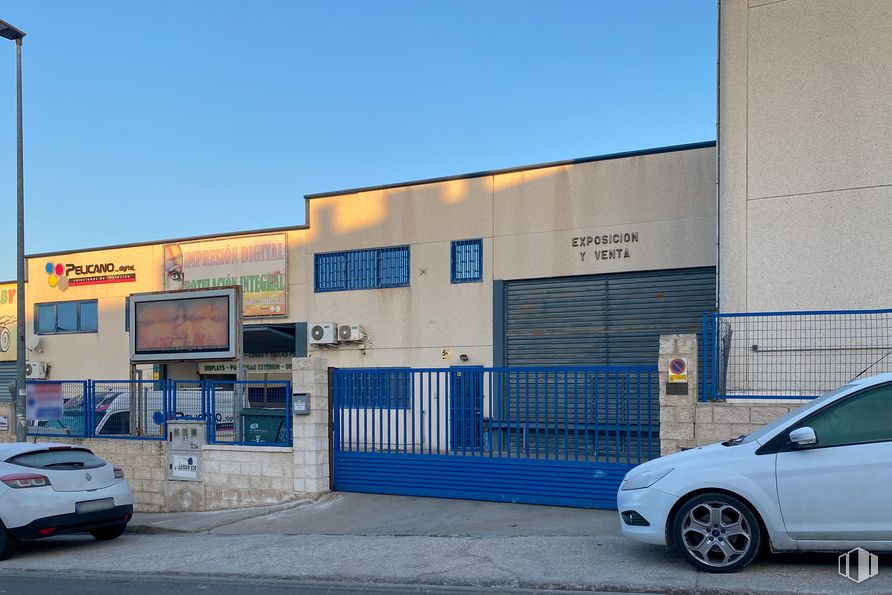 Nave en alquiler y venta en Calle Joaquín Sorolla, Rivas-Vaciamadrid, Madrid, 28529 con rueda, coche, luz de estacionamiento automotriz, neumático, vehículo terrestre, cielo, vehículo, neumático automotriz, asfalto y iluminación automotriz alrededor