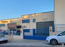 Nave en alquiler y venta en Calle Joaquín Sorolla, Rivas-Vaciamadrid, Madrid, 28529 con rueda, coche, luz de estacionamiento automotriz, neumático, vehículo terrestre, cielo, vehículo, neumático automotriz, asfalto y iluminación automotriz alrededor