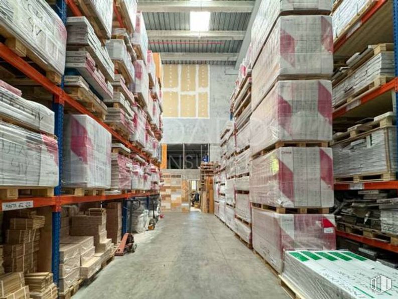 Industrial for rent at Zona industrial, Villaverde, Madrid, 28021 with box, wood, publication, floor, retail, flooring, warehouse, shelving, commercial building and engineering around