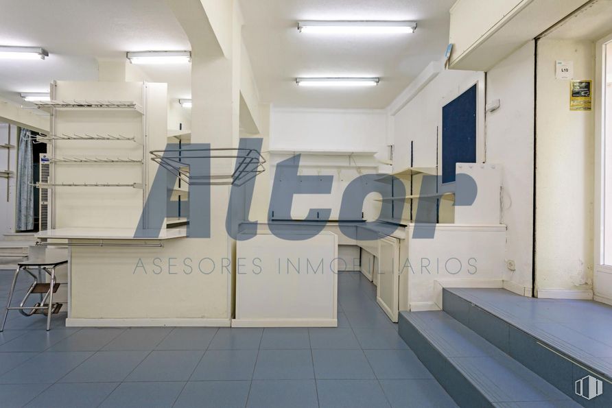 Local en venta en Zona Avenida San Luís, Hortaleza, Madrid, 28033 con lámpara, alumbrado, propiedad, edificio, interiorismo, arquitectura, accesorio, suelo, suelos y inmobiliario alrededor