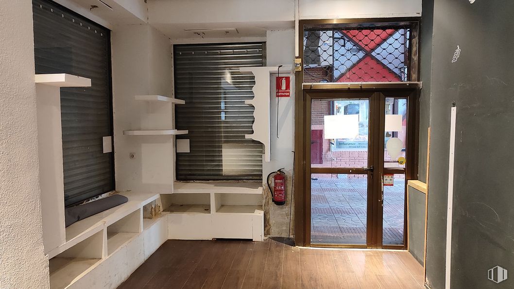 Local en alquiler en Plaza Pau Casals, 3, Rivas-Vaciamadrid, Madrid, 28529 con puerta, interiorismo, suelos, suelo, alumbrado, techo, estantería, estante, lámpara y diseño alrededor