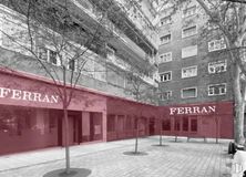 Retail for rent at Plaza Luca de Tena, 6, Arganzuela, Madrid, 28045 with building, window, white, black, architecture, black-and-white, urban design, line, facade and tree around