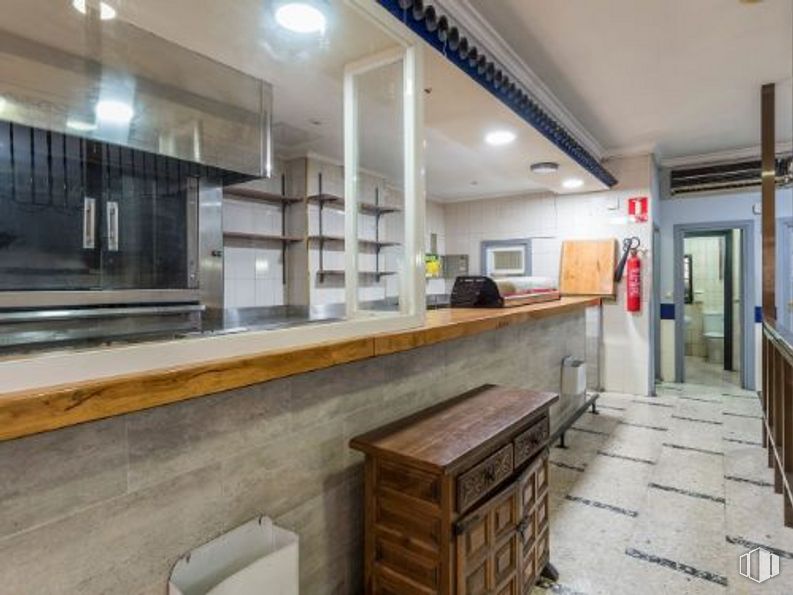 Local en alquiler y venta en Calle Ezequiel Solana, 111, Ciudad Lineal, Madrid, 28017 con mueble, propiedad, madera, interiorismo, suelos, suelo, pared, madera dura, edificio y inmobiliario alrededor