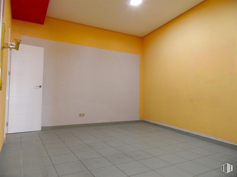 Oficina en alquiler en Calle Madrid, Getafe, Madrid, 28901 con puerta, accesorio, madera, edificio, suelo, suelos, pintura, tinte para madera, sombra y hall alrededor