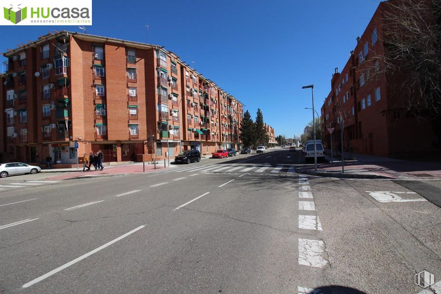 Retail for sale at Calle Río Alberche, Toledo, 45007 with building, daytime, sky, window, car, infrastructure, street light, road surface, asphalt and lighting around