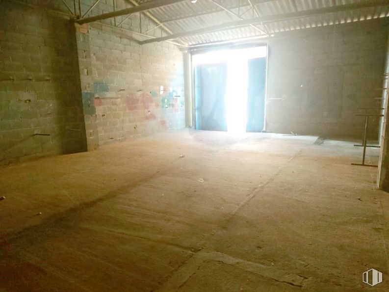 Industrial for sale at Calle Lepanto, 30, Alcaudete de la Jara, Toledo, 45662 with wood, hall, floor, flooring, building, fixture, building material, ceiling, tints and shades and space around