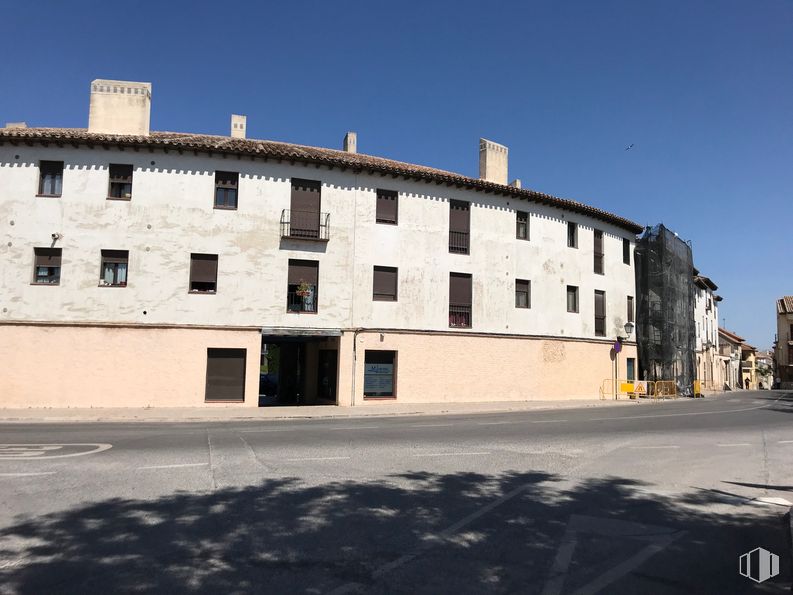 Local en venta en Calle Ronda del Mediodía, 9, Chinchón, Madrid, 28370 con edificio, cielo, ventana, accesorio, fachada, puerta, techo, ciudad, material compuesto y paisaje alrededor