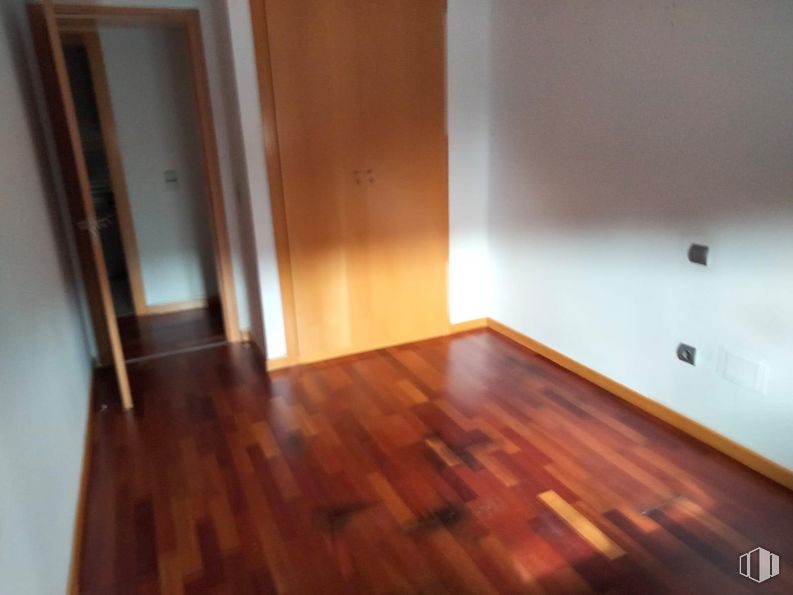 Office for sale at Calle Sabina, Yebes, Guadalajara, 19139 with flooring, floor, wood flooring, wood, laminate flooring, interior design, brown, hardwood, wood stain and room around