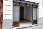 Retail for rent at Calle Divino Vallés, 12, Arganzuela, Madrid, 28045 with door, composite material, concrete, glass, metal, sidewalk, shade, transparency, display window and shadow around