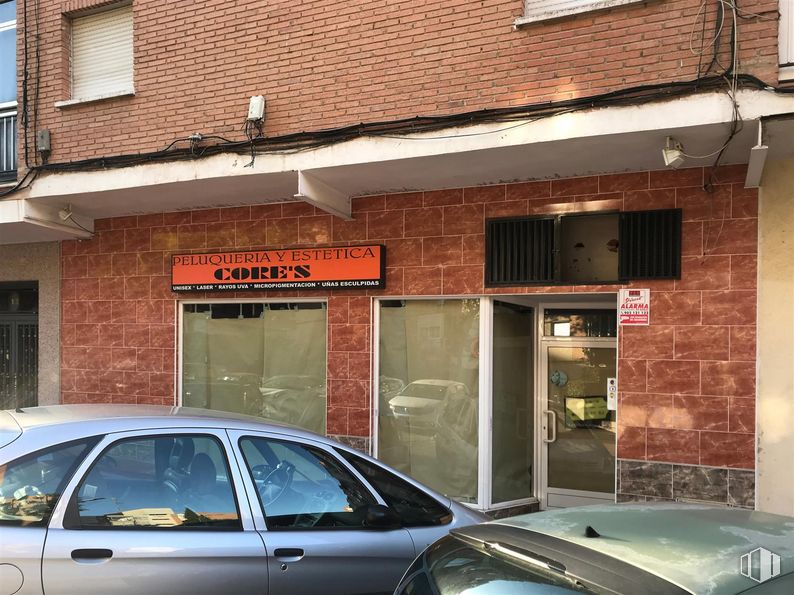 Local en venta en Calle Inmaculada, Móstoles, Madrid, 28931 con coche, puerta, ventana, luz de estacionamiento, vehículo terrestre, vehículo, propiedad, edificio, vehículo de motor y iluminación del automóvil alrededor