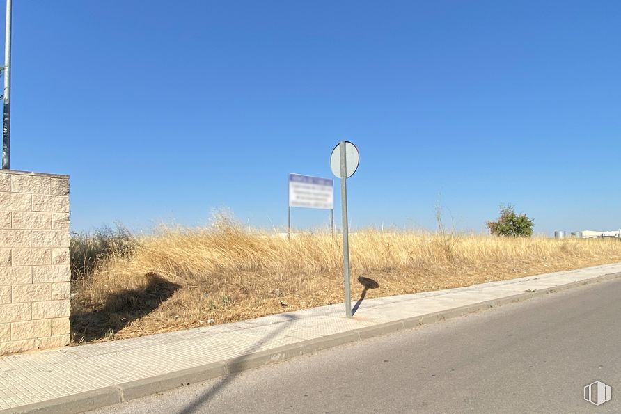 Land for sale at Calle Los Aliagares, s/n, Tarancón, Cuenca, 16400 with sky, plant, ecoregion, street light, road surface, land lot, asphalt, natural landscape, landscape and grass around