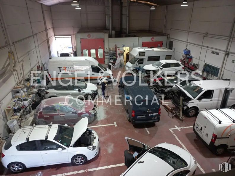 Industrial for sale at Calle Puerto Guadarrama, Móstoles, Madrid, 28935 with van, car, toy vehicle, automotive parking light, wheel, tire, land vehicle, vehicle, motor vehicle and automotive design around