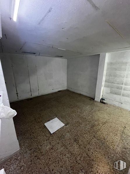 Local en alquiler en Avenida Constitución, Móstoles, Madrid, 28931 con suelos, suelo, accesorio, material compuesto, techo, hormigón, vidrio, escayola, madera y rectángulo alrededor