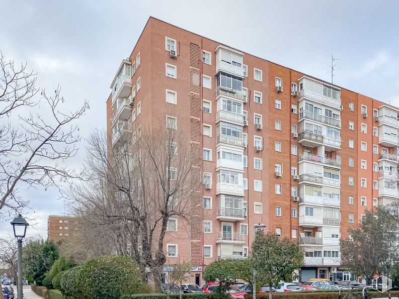 Local en venta en Calle Referendum de Viñagrande, 10, Alcorcón, Madrid, 28925 con edificio, cielo, planta, propiedad, ventana, nube, árbol, bloque de pisos, diseño urbano y condominio alrededor