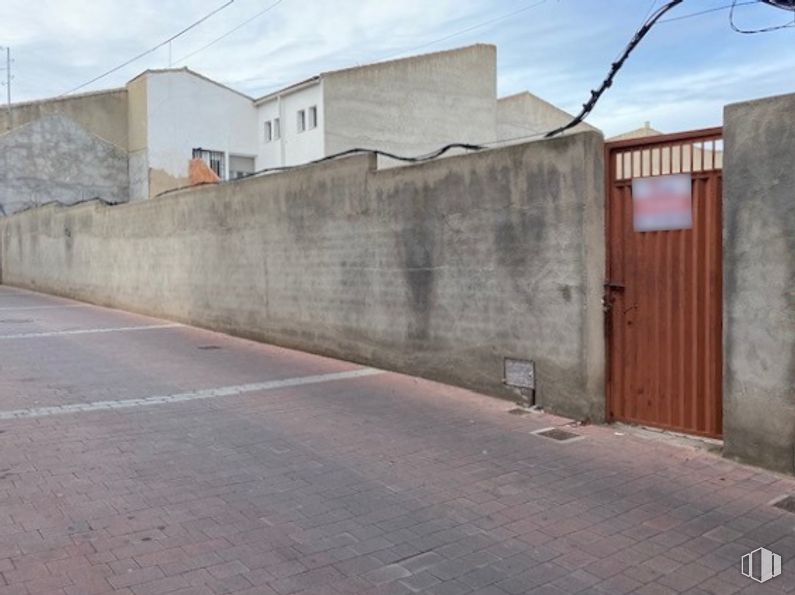 Land for sale at Calle Arroyada, Sonseca, Toledo, 45100 with door, cloud, sky, building, road surface, land lot, asphalt, wood, house and residential area around