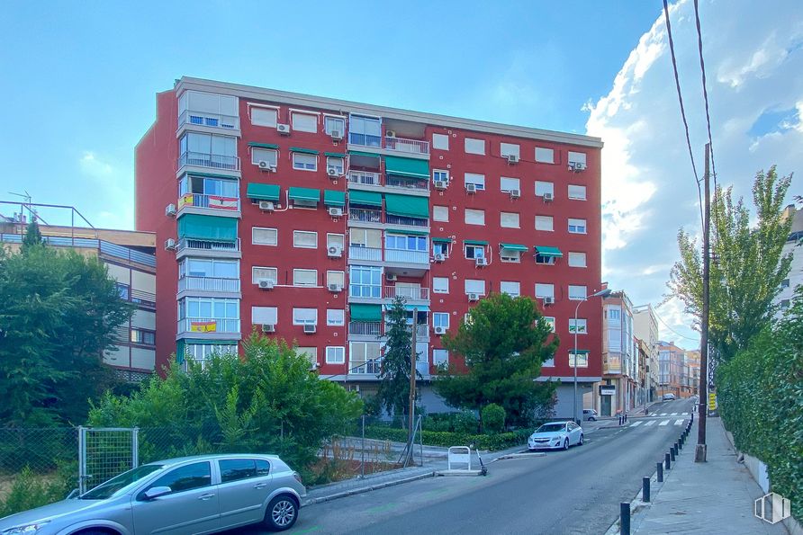 Local en alquiler en Calle Francisco Santos, 25, Salamanca, Madrid, 28028 con coche, edificio, neumático, cielo, rueda, vehículo terrestre, nube, propiedad, ventana y planta alrededor