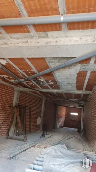 Retail for sale at Centro urbano, Quintanar de la Orden, Toledo, 45800 with fixture, wood, building material, floor, composite material, flooring, beam, ceiling, brickwork and hardwood around