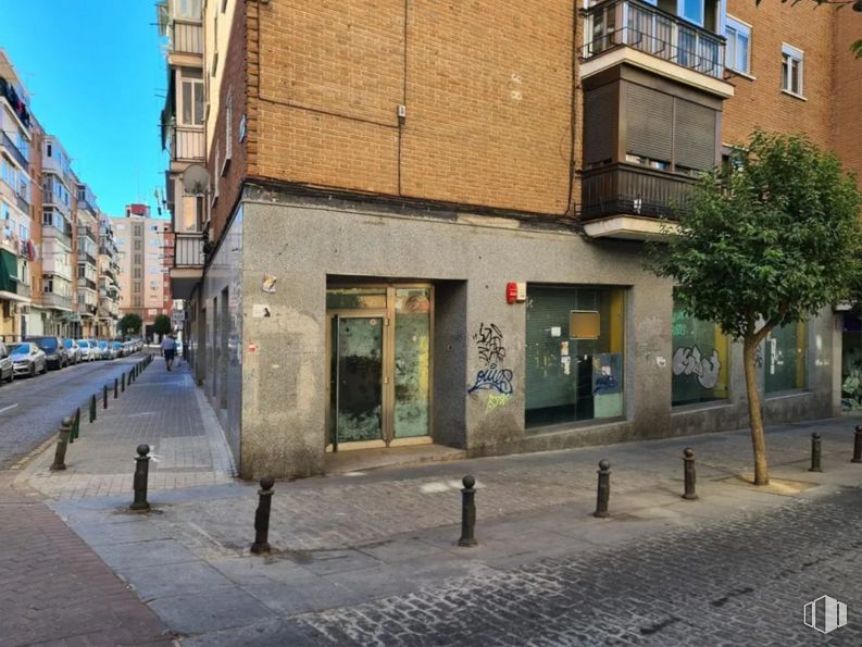 Local en venta en Travesía de Soria, Alcorcón, Madrid, 28921 con edificio, ventana, superficie de la carretera, diseño urbano, barrio, árbol, acera, ciudad, cielo y casa alrededor