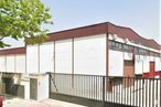 Nave en venta en Calle Carreteros, Boadilla del Monte, Madrid, 28660 con edificio, cielo, sombra, árbol, lote de tierra, madera, barrio, zona residencial, diseño urbano y puerta alrededor