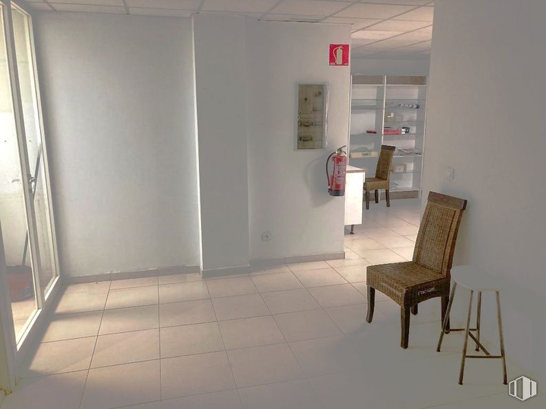 Retail for rent at Avenida Libertad, Alcorcón, Madrid, 28925 with chair, stool, property, interior design, fixture, wood, floor, flooring, hall and armrest around