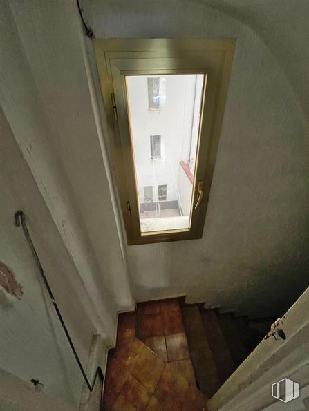 Local en alquiler en Barrio de la Concepción, Ciudad Lineal, Madrid, 28027 con espejo, accesorio, ventana, edificio, madera, suelo, material compuesto, casa, suelos y tintes y matices alrededor