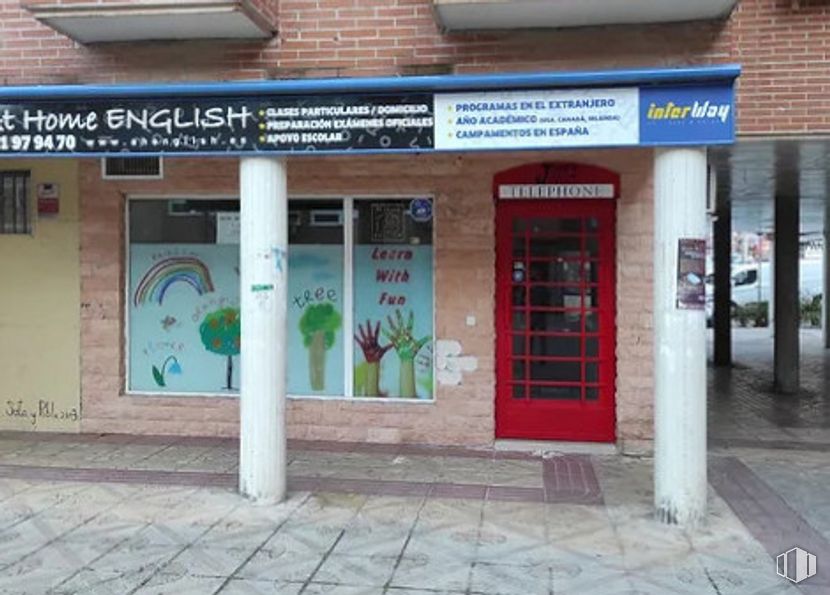 Local en alquiler en Plaza Blas de Otero, 6, Rivas-Vaciamadrid, Madrid, 28529 con puerta, edificio, teléfono, accesorio, planta, fachada, gas, fuente, ladrillo y puerta mosquitera alrededor